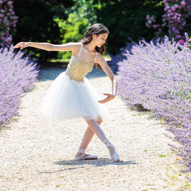 Long Island family photographer captures young ballerina at Planting Fields Arboretum State Historic Park
