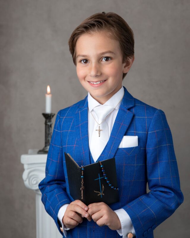 Sharp suit, feeling blessed, and a heart full of joy. ✨🙏#communionphotographer #northportfamilyphotographer #huntingtonfamilyphotographer  #littleboys  #mobilestudio #stressfree